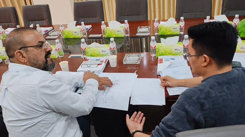 Steel-plant-client-and-DeJun-crane-negotiation.jpg